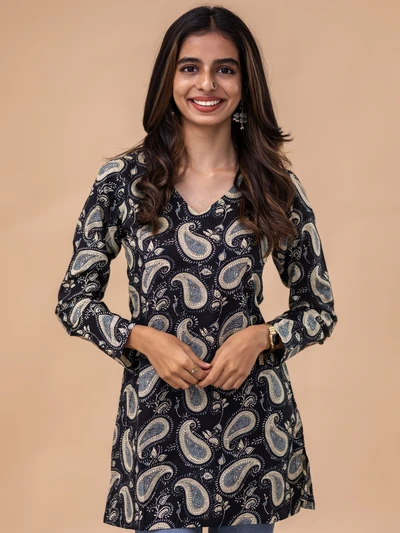 Black Paisley Short Top